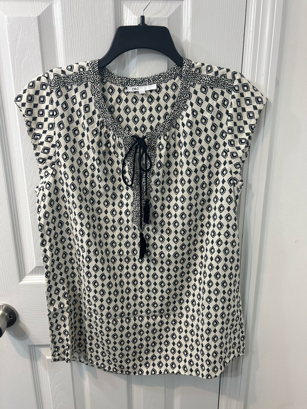 DR2 Black and White Diamond Tie-Front Blouse